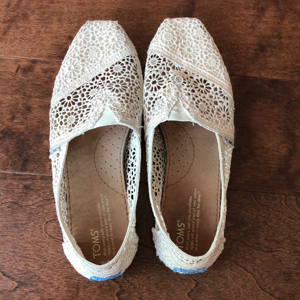 Cream Lace Toms